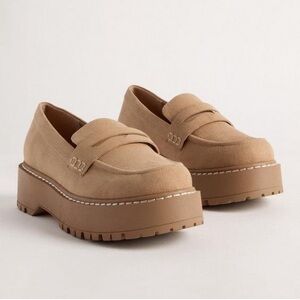 Tan Lug Sole Loafer